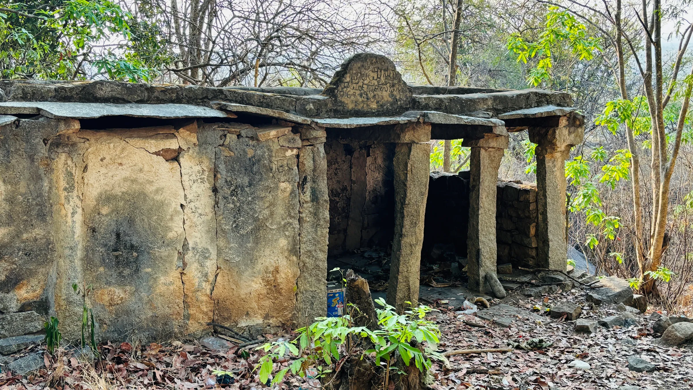 The old stone shelter on the way up to the temple